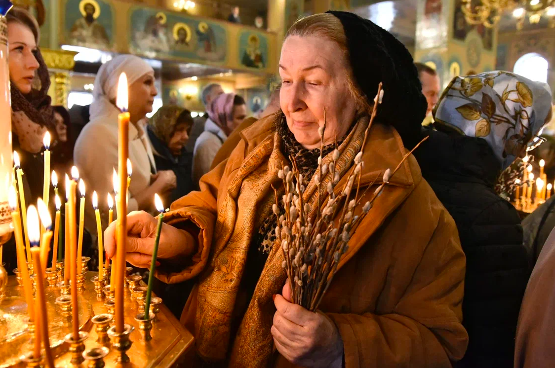 Фото В Новосибирске опубликованы кадры праздничной службы и ярмарки в Вербное воскресенье 4